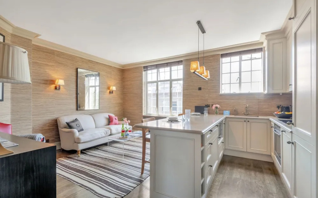 Stunning Chelsea Manor Gem - HBG