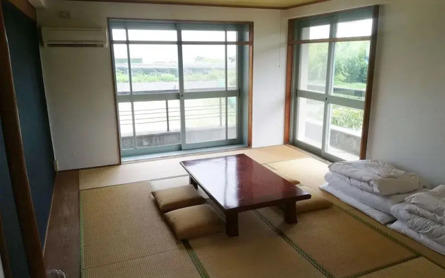 J-Hoppers Lake Biwa Guesthouse