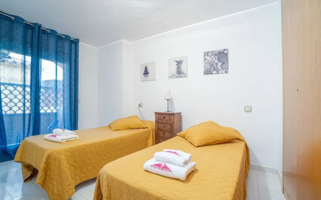 Apartment in Empuriabrava Near Sandy Beach