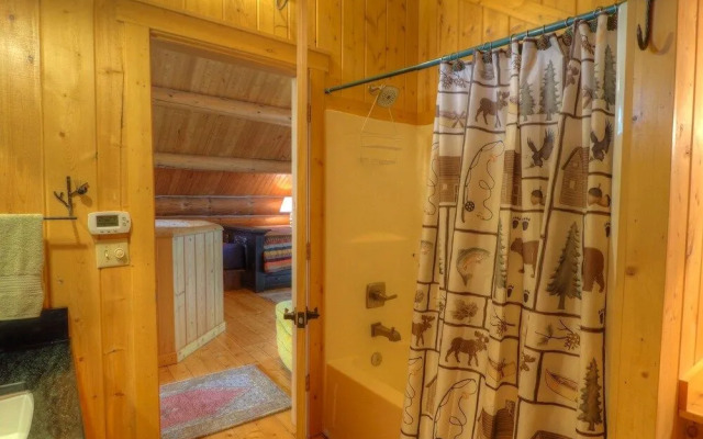 Mounticello Log Cabin - 4 Br Home