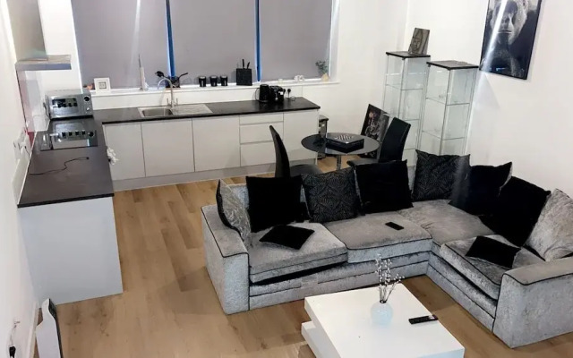 Cozy West Bromwich Apartment by High Street