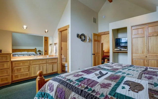 Forest Ridge 2 Bedroom Home by RedAwning