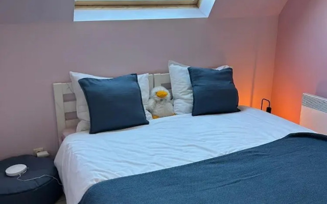 Huswell - Spacious 3-bedroom Duplex Apartment