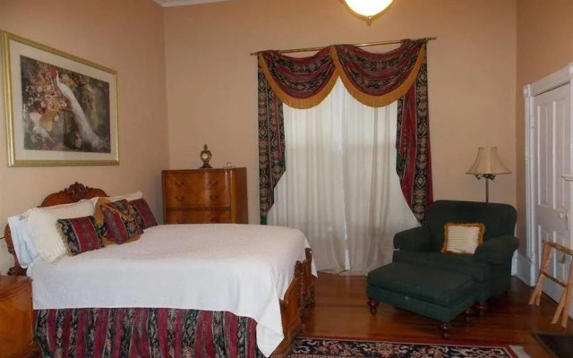 Carriage Lane Inn