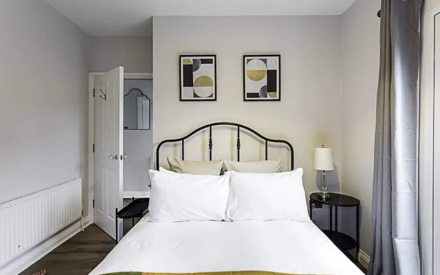 Gorgeous Roehampton Flat