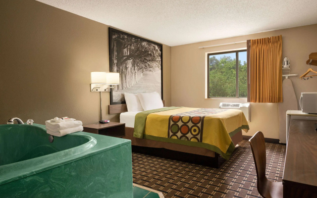 Super 8 by Wyndham Mayfield