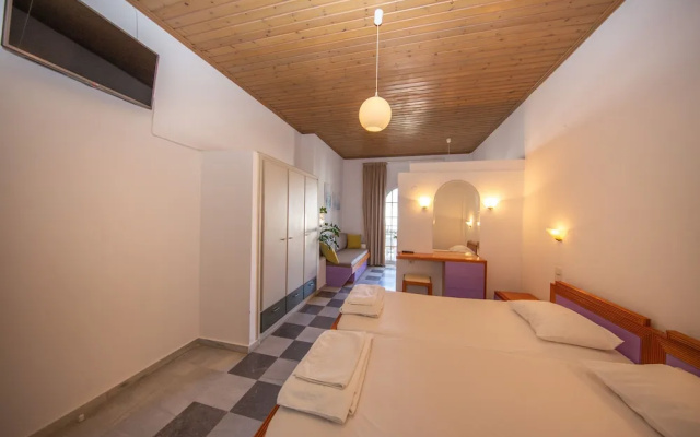 Manias Hotel Apartments