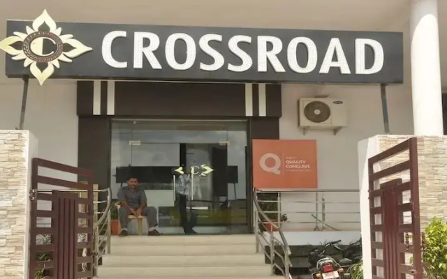 Hotel Crossroad by OYO Rooms