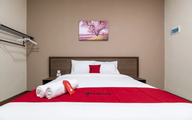 RedDoorz Plus near Ronggowarsito Museum Semarang