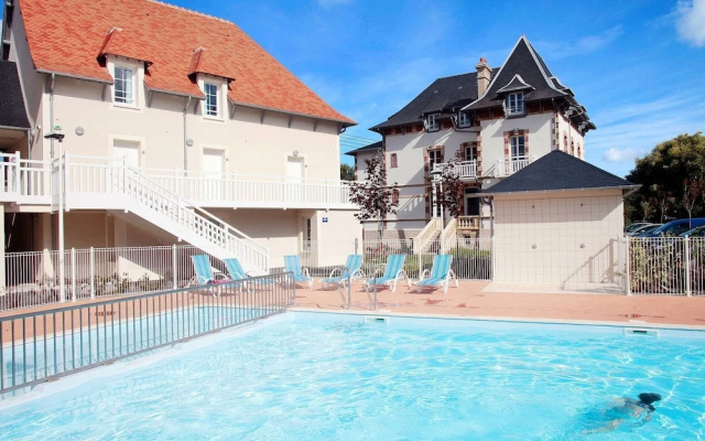 Beautiful apartment in local style on a small residence