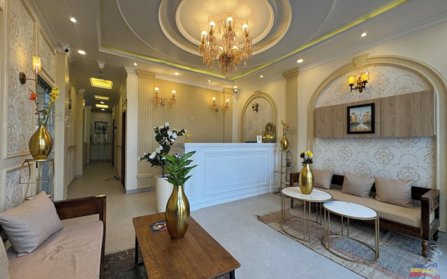 Vaidik Palace - 800 mtr from Prem Mandir