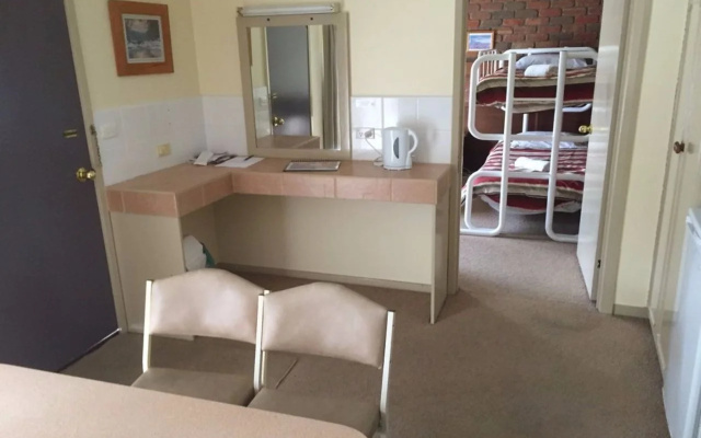 Woodmans Hill Motel