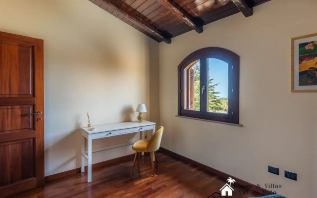 Luxury Hills