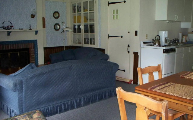 Maple Springs Lake Side Inn