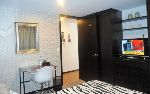 PLAZA FOCH Area - APARTMENTS with Balcony