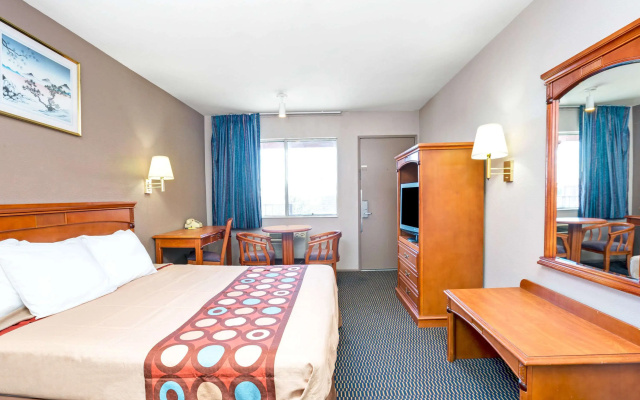 Super 8 by Wyndham Upland Ontario CA