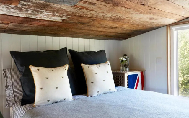 Extraordinary Huts