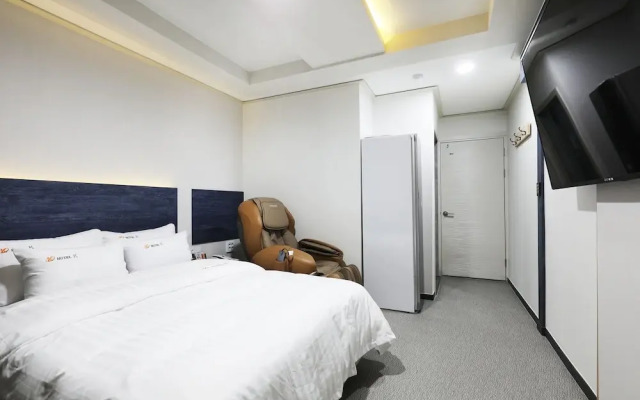 W Motel