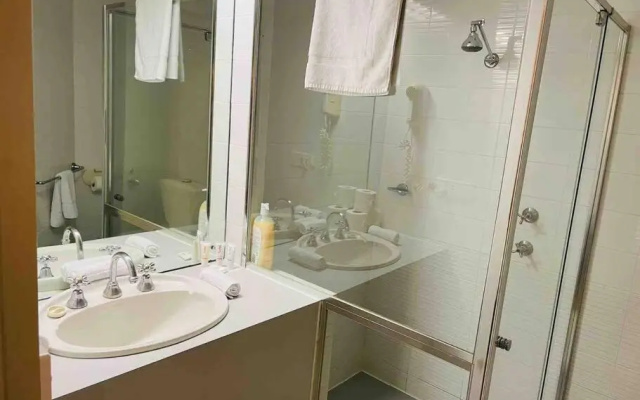 438/247 entire 1BR exHotel Room in the heart of city
