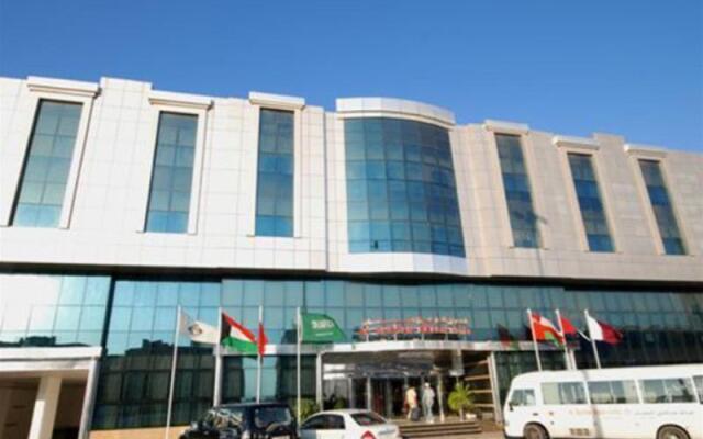 Al Bustan Hotel Flats вид на фасад