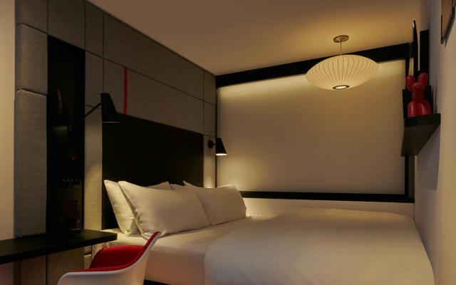 citizenM Los Angeles Downtown
