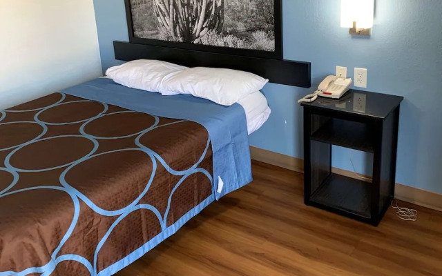 Super 8 by Wyndham Phoenix West