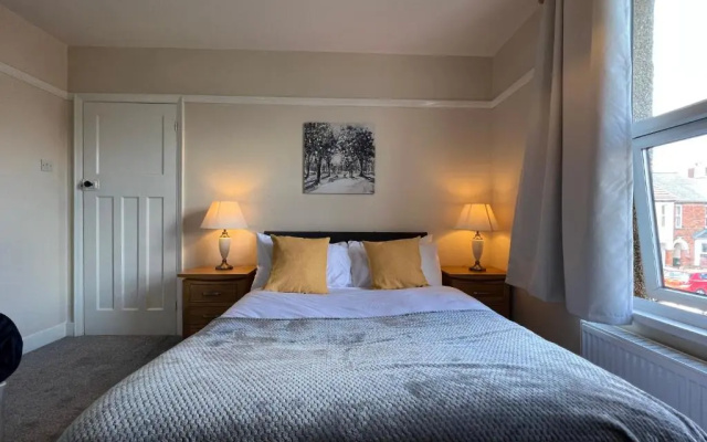 Comfortable King Bed - Location - Contractors - Family - Parking