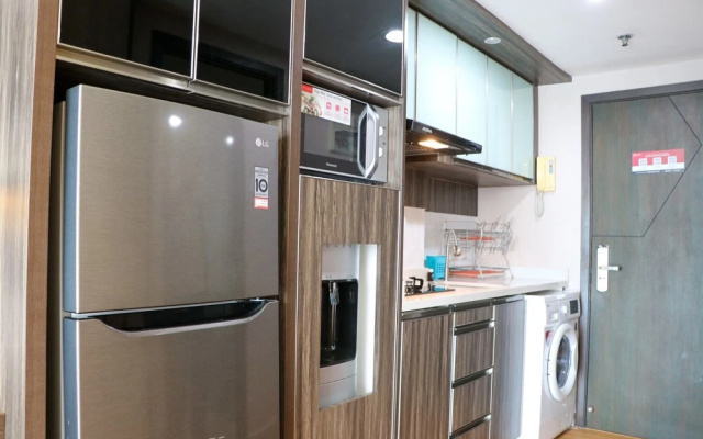 Homey And Cozy Living Studio At Tamansari The Hive Apartment