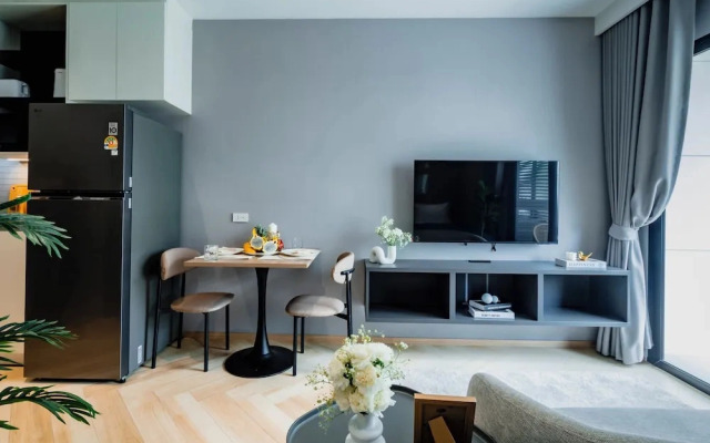 Charming balcony studio in Title Legend