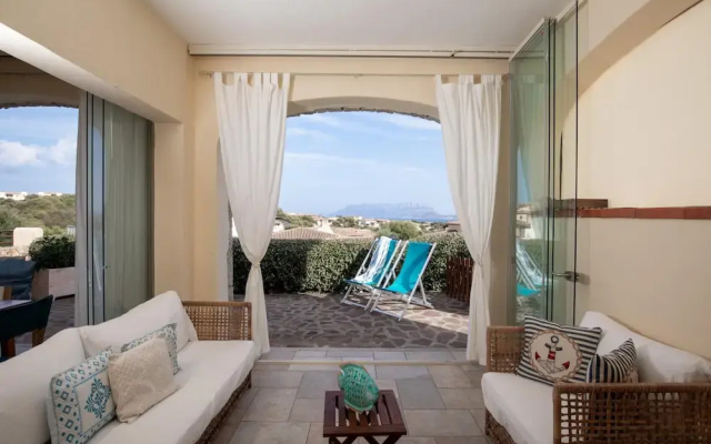 Anemone Apartment With Terrace by Wonderful Italy