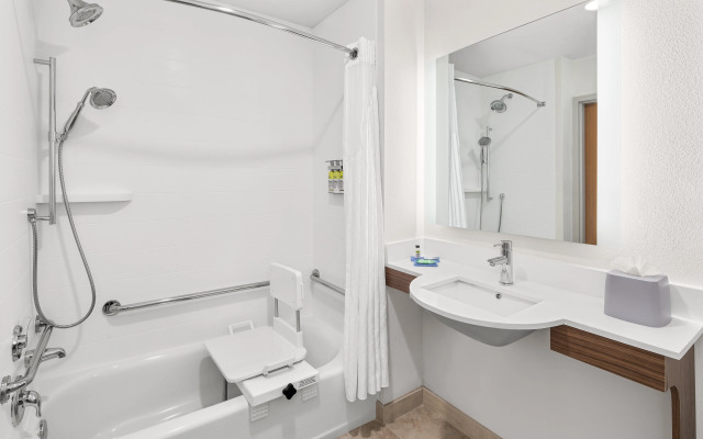 Holiday Inn Express & Suites Palm Bay by IHG
