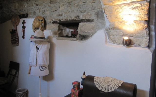 Stratos House