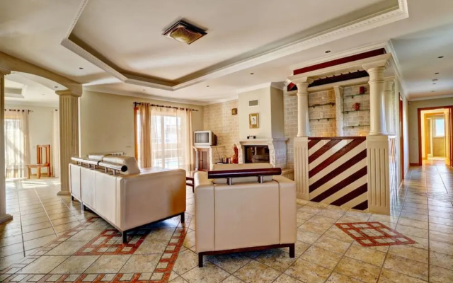 Villa - 5 Bedrooms with Pool and WiFi - 107490