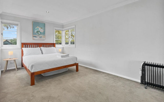 Central Armidale 2-Bedroom Apartment