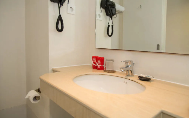 ZenRooms Kuta Jerman Beach