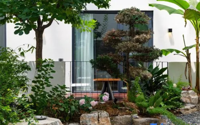 LvYin Island Coffee Hotel (Weihai High-speed Railway Station)