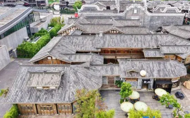 Qilai Manor Hotel (Lizhuang Ancient Town)