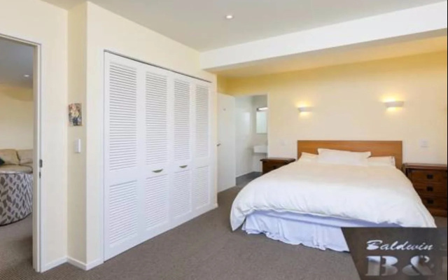 Baldwin Street BNB