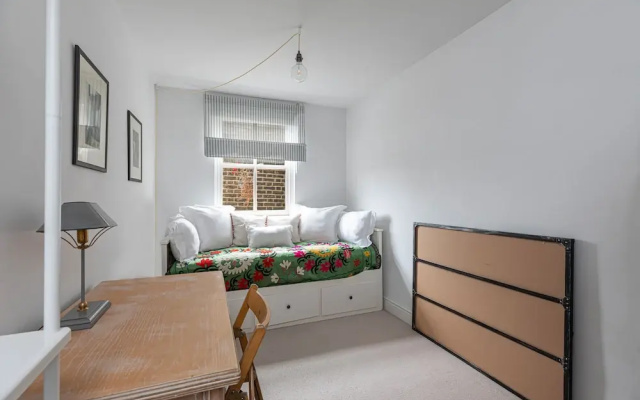 JOIVY Stylish 2-bed Flat w/ Terrace Near Battersea Park