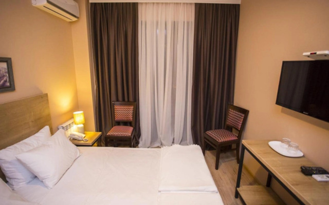 "Hotel N 16"