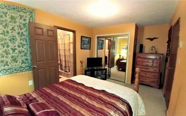 A_lazy_river_cabin
