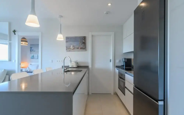 Modern Apartment With Shared Pool