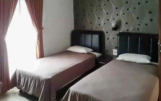RedDoorz near Pantai Panjang Bengkulu 2