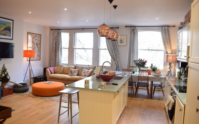 1 Bedroom Apartment In Earls Court