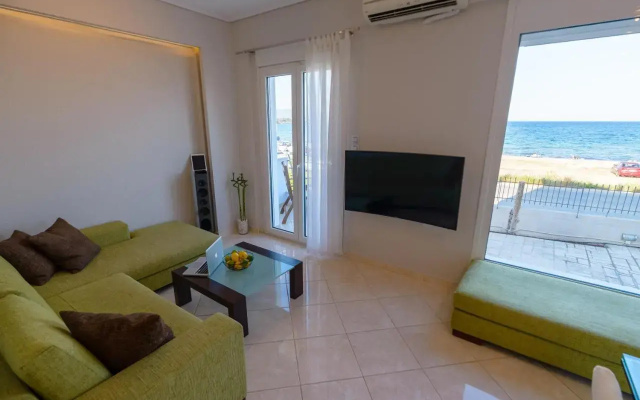 Lemoni Luxury Residence in front of the Sea