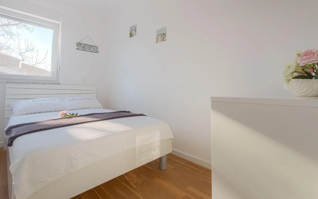 Amazing Apartment in Nin With 2 Bedrooms and Wifi