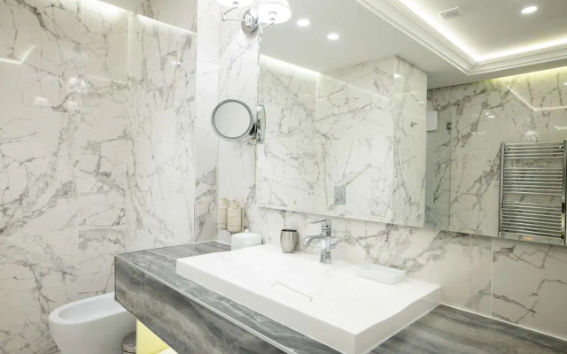 Tresor Le Palais Timisoara, Curio Collection By Hilton
