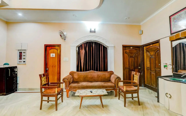 Fabhotel Raka Inn