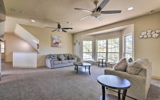 Waterfront Family Home w/ Patio in Hitchcock