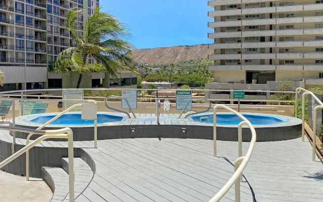Waikiki Banyan #3810-T2
